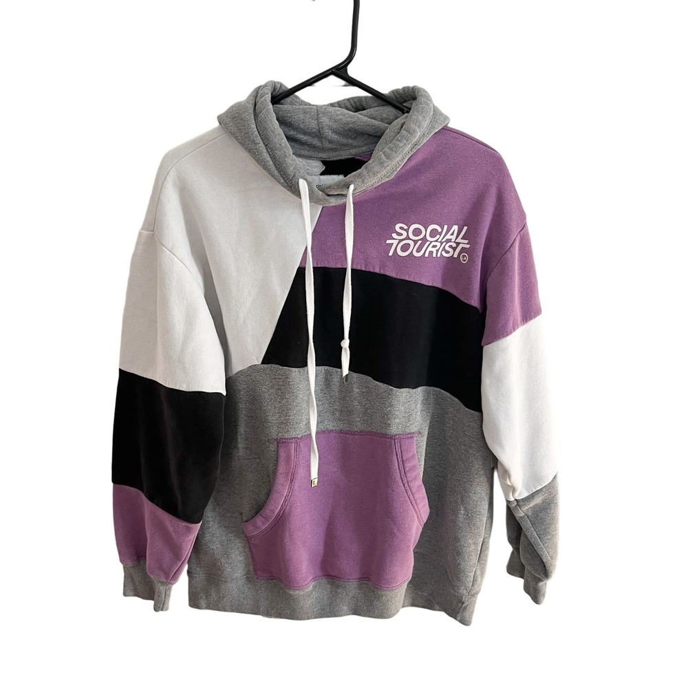 Social Tourist by Dixie & Charli D'Amelio Hoodie Sweater by Hollister XS